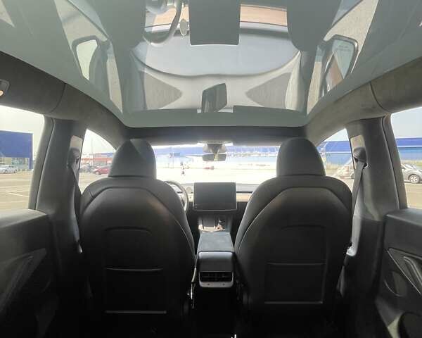 Білий Тесла Model Y, об'ємом двигуна 0 л та пробігом 75 тис. км за 33500 $, фото 26 на Automoto.ua