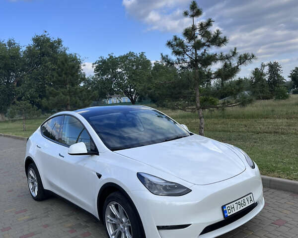Белый Тесла Model Y, объемом двигателя 0 л и пробегом 12 тыс. км за 28800 $, фото 1 на Automoto.ua