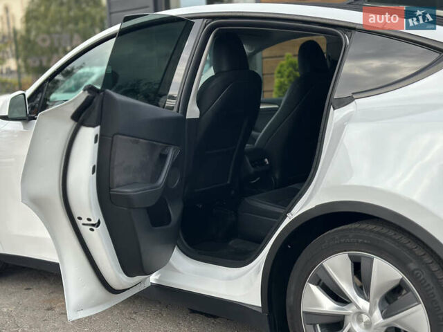 Білий Тесла Model Y, об'ємом двигуна 0 л та пробігом 47 тис. км за 27600 $, фото 52 на Automoto.ua