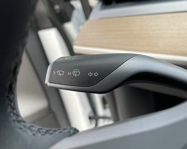 Білий Тесла Model Y, об'ємом двигуна 0 л та пробігом 25 тис. км за 28500 $, фото 26 на Automoto.ua