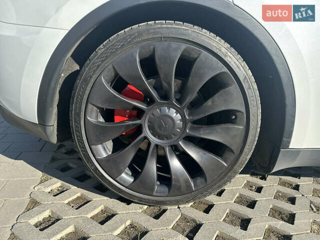 Белый Тесла Model Y, объемом двигателя 0 л и пробегом 27 тыс. км за 36500 $, фото 8 на Automoto.ua
