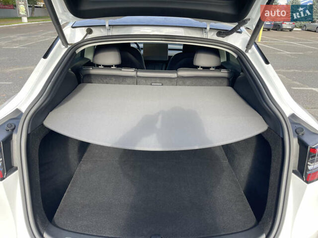 Белый Тесла Model Y, объемом двигателя 0 л и пробегом 43 тыс. км за 29500 $, фото 17 на Automoto.ua