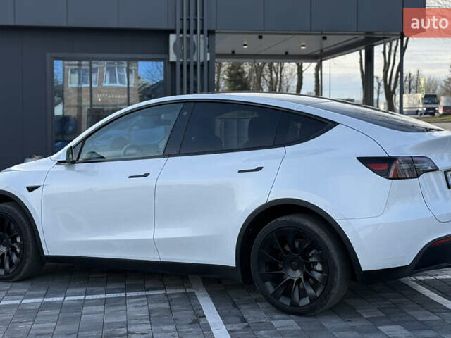 Белый Тесла Model Y, объемом двигателя 0 л и пробегом 45 тыс. км за 29900 $, фото 3 на Automoto.ua