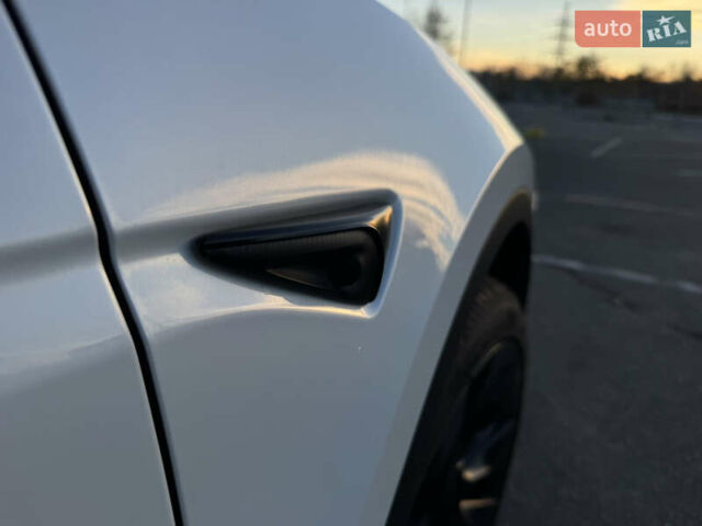 Білий Тесла Model Y, об'ємом двигуна 0 л та пробігом 48 тис. км за 28000 $, фото 8 на Automoto.ua