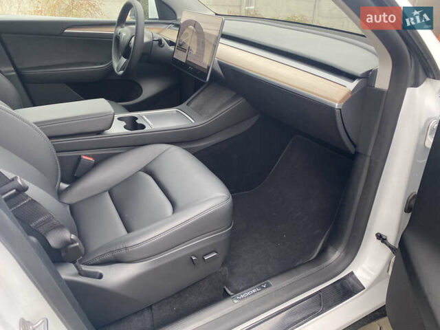 Белый Тесла Model Y, объемом двигателя 0 л и пробегом 108 тыс. км за 25500 $, фото 18 на Automoto.ua