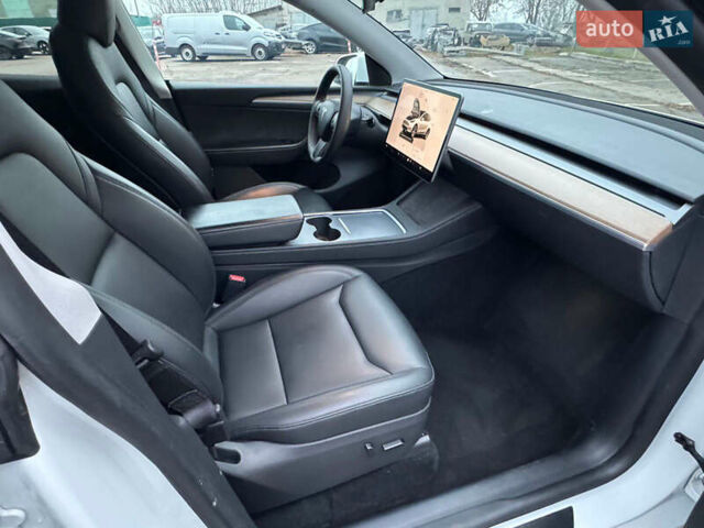Белый Тесла Model Y, объемом двигателя 0 л и пробегом 50 тыс. км за 20500 $, фото 23 на Automoto.ua
