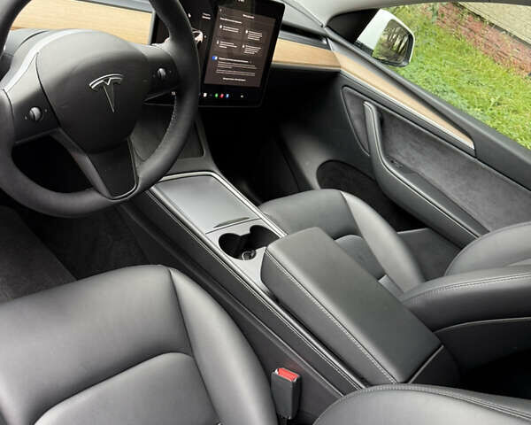 Білий Тесла Model Y, об'ємом двигуна 0 л та пробігом 27 тис. км за 27500 $, фото 4 на Automoto.ua