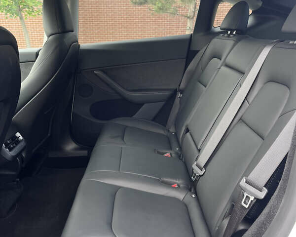 Белый Тесла Model Y, объемом двигателя 0 л и пробегом 12 тыс. км за 28800 $, фото 20 на Automoto.ua