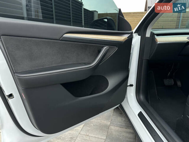 Білий Тесла Model Y, об'ємом двигуна 0 л та пробігом 20 тис. км за 29999 $, фото 8 на Automoto.ua