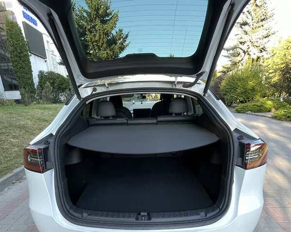 Белый Тесла Model Y, объемом двигателя 0 л и пробегом 81 тыс. км за 24700 $, фото 12 на Automoto.ua