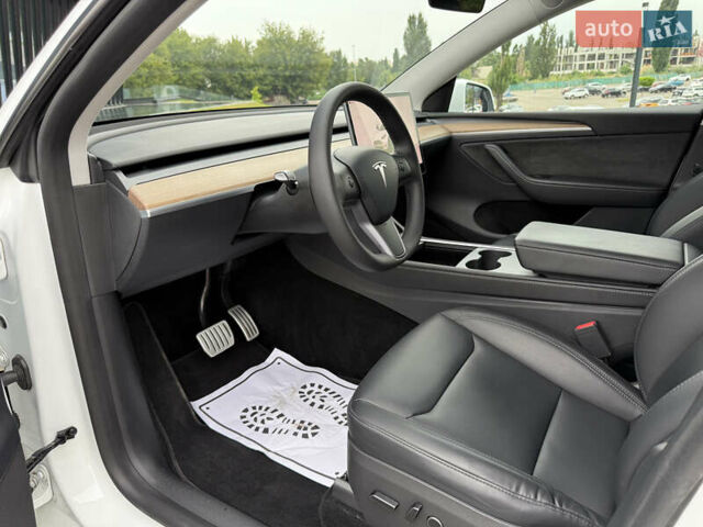 Белый Тесла Model Y, объемом двигателя 0 л и пробегом 45 тыс. км за 35500 $, фото 30 на Automoto.ua