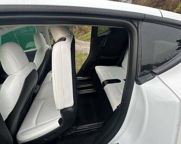 Белый Тесла Model Y, объемом двигателя 0 л и пробегом 37 тыс. км за 29990 $, фото 12 на Automoto.ua