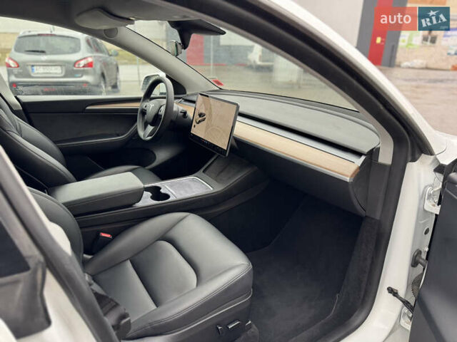 Білий Тесла Model Y, об'ємом двигуна 0 л та пробігом 37 тис. км за 25500 $, фото 27 на Automoto.ua