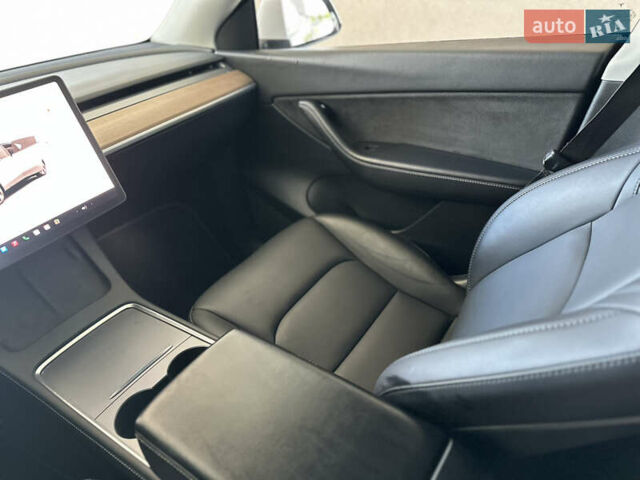 Белый Тесла Model Y, объемом двигателя 0 л и пробегом 36 тыс. км за 25500 $, фото 9 на Automoto.ua
