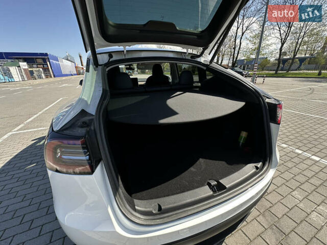 Белый Тесла Model Y, объемом двигателя 0 л и пробегом 32 тыс. км за 27199 $, фото 16 на Automoto.ua