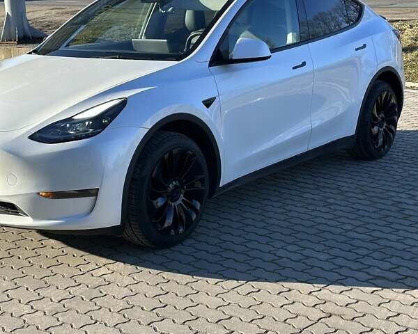 Белый Тесла Model Y, объемом двигателя 0 л и пробегом 70 тыс. км за 26900 $, фото 2 на Automoto.ua