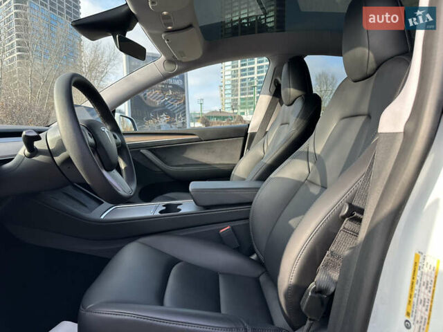 Белый Тесла Model Y, объемом двигателя 0 л и пробегом 3 тыс. км за 39899 $, фото 8 на Automoto.ua