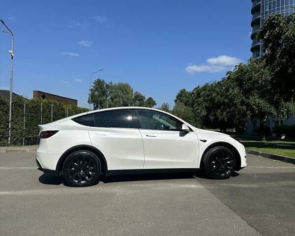 Белый Тесла Model Y, объемом двигателя 0 л и пробегом 8 тыс. км за 34999 $, фото 10 на Automoto.ua