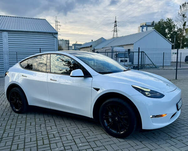 Тесла Model Y 2023 в Львове на Automoto.ua Белый Тесла Model Y, объемом двигателя 0 л и пробегом 48 тыс. км за 28900 $, фото 3 на Automoto.ua