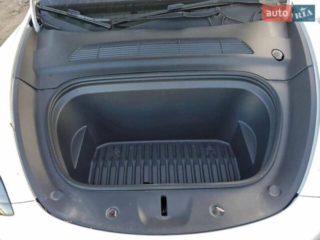 Білий Тесла Model Y, об'ємом двигуна 0 л та пробігом 83 тис. км за 12200 $, фото 11 на Automoto.ua