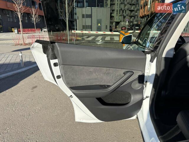 Белый Тесла Model Y, объемом двигателя 0 л и пробегом 35 тыс. км за 33777 $, фото 27 на Automoto.ua