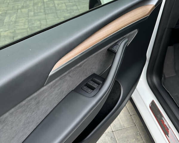 Белый Тесла Model Y, объемом двигателя 0 л и пробегом 24 тыс. км за 32000 $, фото 16 на Automoto.ua