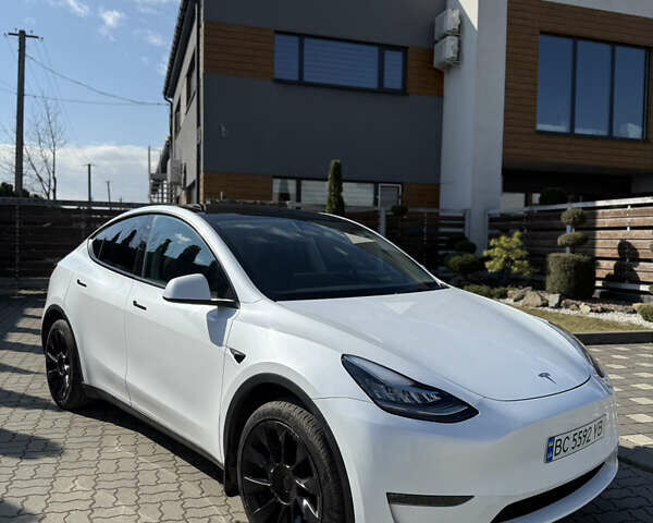Белый Тесла Model Y, объемом двигателя 0 л и пробегом 32 тыс. км за 28200 $, фото 1 на Automoto.ua