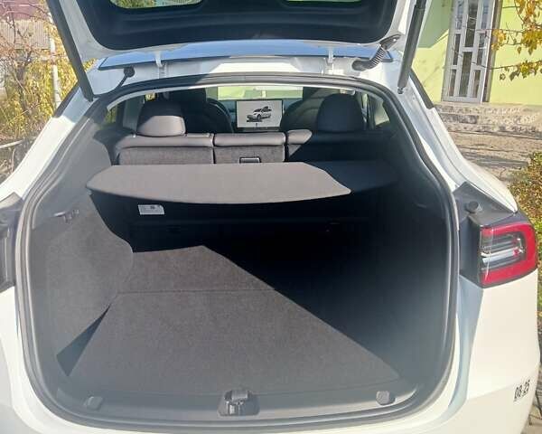 Белый Тесла Model Y, объемом двигателя 0 л и пробегом 18 тыс. км за 28500 $, фото 3 на Automoto.ua