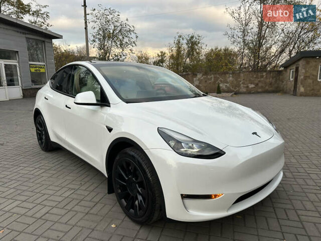Белый Тесла Model Y, объемом двигателя 0 л и пробегом 35 тыс. км за 29500 $, фото 1 на Automoto.ua