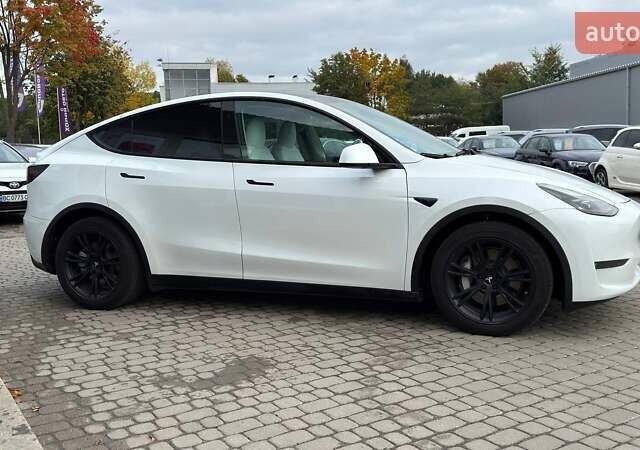 Белый Тесла Model Y, объемом двигателя 0 л и пробегом 34 тыс. км за 27500 $, фото 4 на Automoto.ua