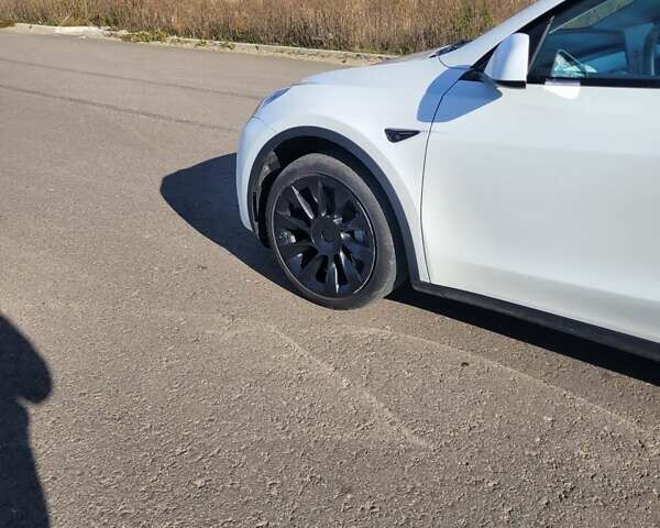 Белый Тесла Model Y, объемом двигателя 0 л и пробегом 4 тыс. км за 27400 $, фото 20 на Automoto.ua