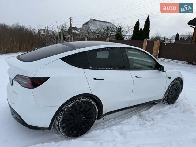 Белый Тесла Model Y, объемом двигателя 0 л и пробегом 41 тыс. км за 35400 $, фото 2 на Automoto.ua