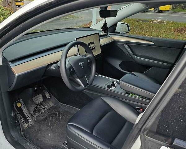 Белый Тесла Model Y, объемом двигателя 0 л и пробегом 32 тыс. км за 29000 $, фото 5 на Automoto.ua