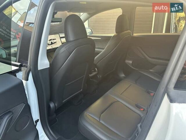 Белый Тесла Model Y, объемом двигателя 0 л и пробегом 25 тыс. км за 30000 $, фото 8 на Automoto.ua