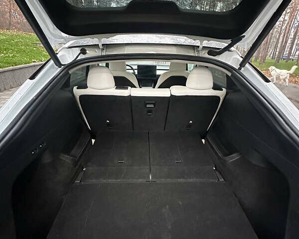 Белый Тесла Model Y, объемом двигателя 0 л и пробегом 37 тыс. км за 29990 $, фото 17 на Automoto.ua