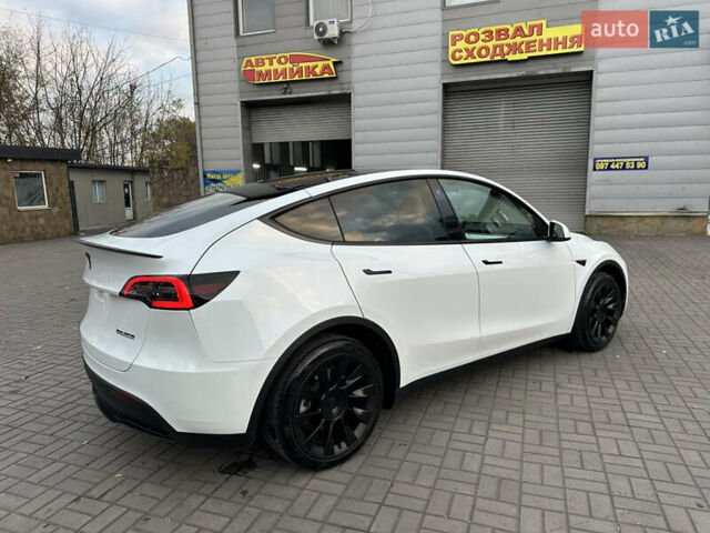 Белый Тесла Model Y, объемом двигателя 0 л и пробегом 35 тыс. км за 29500 $, фото 4 на Automoto.ua
