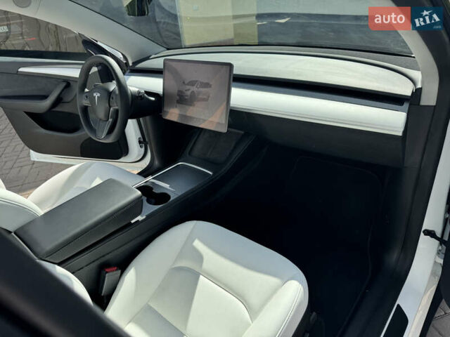 Білий Тесла Model Y, об'ємом двигуна 0 л та пробігом 33 тис. км за 32000 $, фото 11 на Automoto.ua