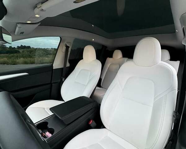 Білий Тесла Model Y, об'ємом двигуна 0 л та пробігом 20 тис. км за 26700 $, фото 26 на Automoto.ua