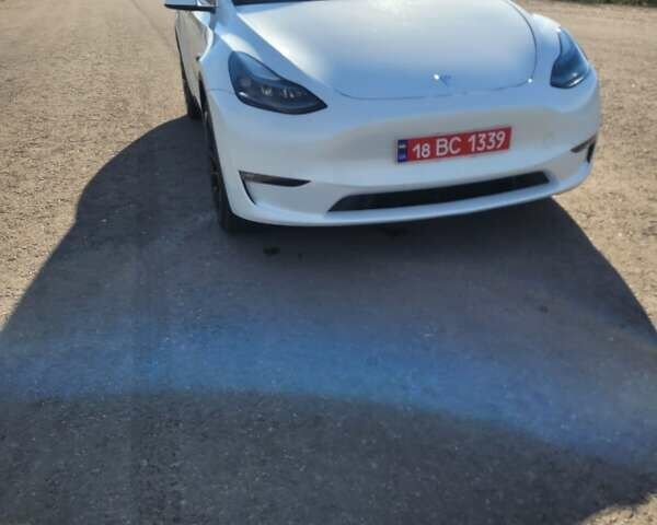 Белый Тесла Model Y, объемом двигателя 0 л и пробегом 4 тыс. км за 27400 $, фото 1 на Automoto.ua