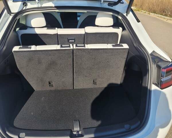 Белый Тесла Model Y, объемом двигателя 0 л и пробегом 4 тыс. км за 27400 $, фото 36 на Automoto.ua