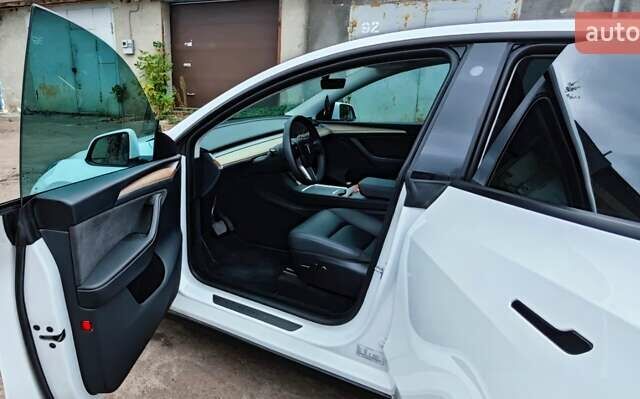 Белый Тесла Model Y, объемом двигателя 0 л и пробегом 9 тыс. км за 28400 $, фото 21 на Automoto.ua