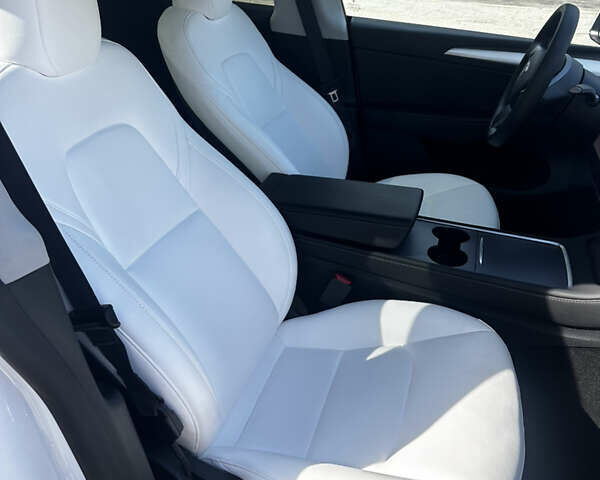 Белый Тесла Model Y, объемом двигателя 0 л и пробегом 73 тыс. км за 25000 $, фото 5 на Automoto.ua