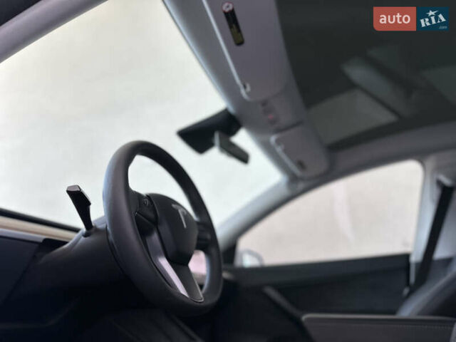 Белый Тесла Model Y, объемом двигателя 0 л и пробегом 36 тыс. км за 25500 $, фото 16 на Automoto.ua