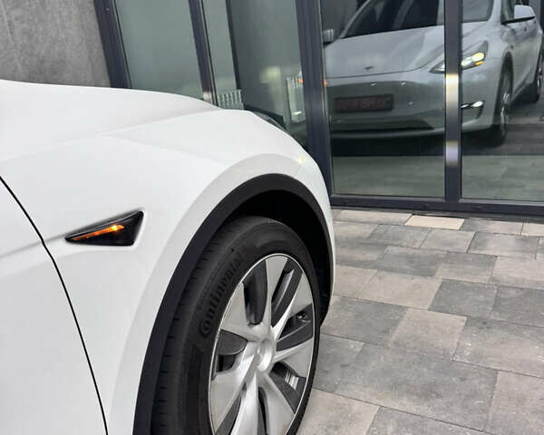 Белый Тесла Model Y, объемом двигателя 0 л и пробегом 41 тыс. км за 25500 $, фото 4 на Automoto.ua