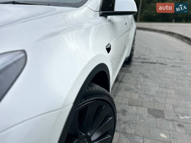 Белый Тесла Model Y, объемом двигателя 0 л и пробегом 18 тыс. км за 28950 $, фото 11 на Automoto.ua