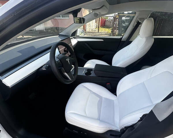 Белый Тесла Model Y, объемом двигателя 0 л и пробегом 73 тыс. км за 25000 $, фото 4 на Automoto.ua