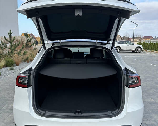 Белый Тесла Model Y, объемом двигателя 0 л и пробегом 24 тыс. км за 32000 $, фото 7 на Automoto.ua