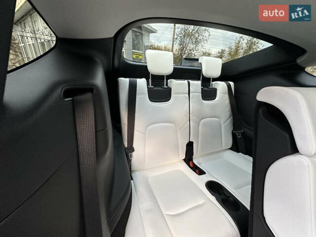 Белый Тесла Model Y, объемом двигателя 0 л и пробегом 35 тыс. км за 29500 $, фото 27 на Automoto.ua