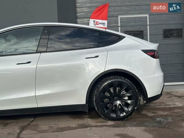 Білий Тесла Model Y, об'ємом двигуна 0 л та пробігом 36 тис. км за 30999 $, фото 5 на Automoto.ua