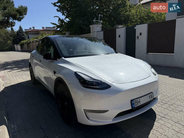 Белый Тесла Model Y, объемом двигателя 0 л и пробегом 59 тыс. км за 32000 $, фото 1 на Automoto.ua
